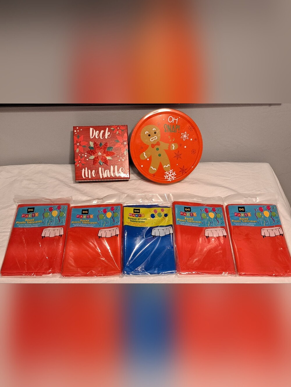 Christmas Bundle Round Tablecovers Tin Box